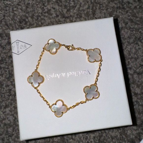 Inspired VCA 18k Gold Bracelet - Picture 1 of 1